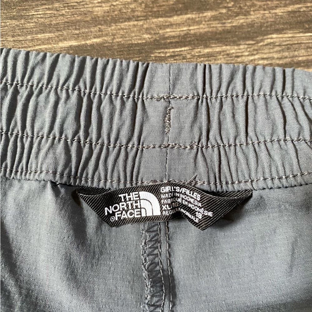 The North Face Girl's Youth XL Aphrodite Flashdry Grey Shorts - Picture 3 of 4